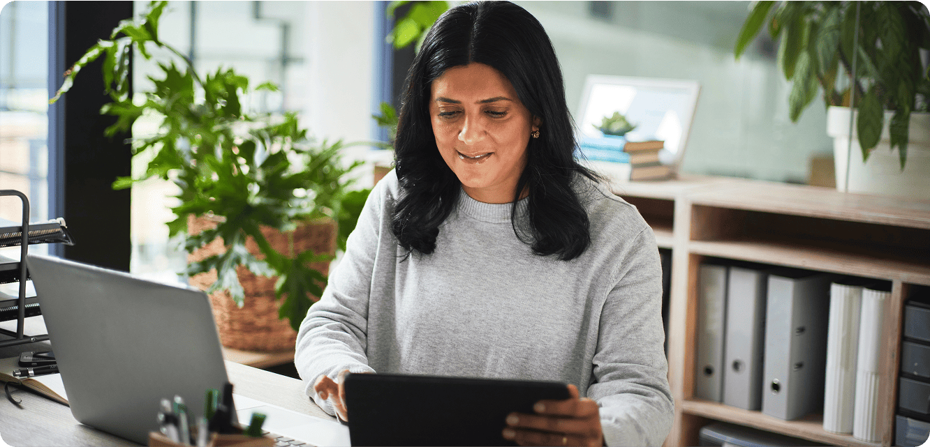 Image of a woman working on the computer